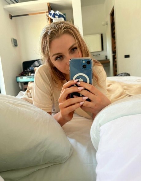 loveachloe nude model galleries