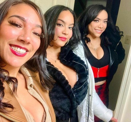 Jaki Oppai pornstar exclusive image