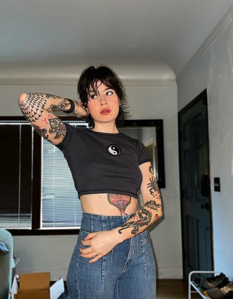 Annie Jay perfect actress picture