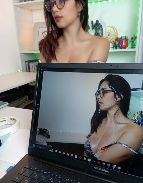 Officefacil high quality pornstar pic