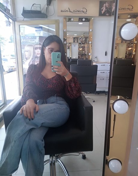 Officefacil nude star pic