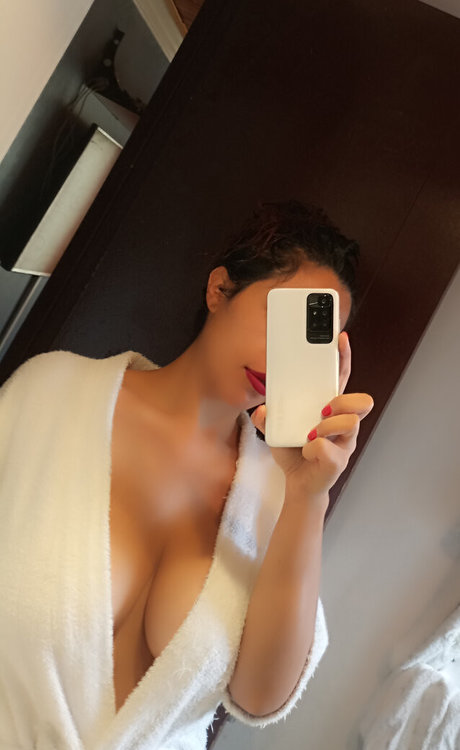 Officefacil model erotic img