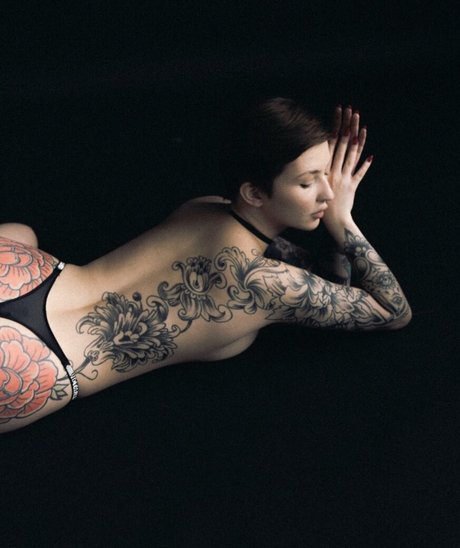 alyyyfabulous hot model photo