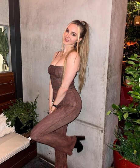 Fasffy Mega Dump porn model pic