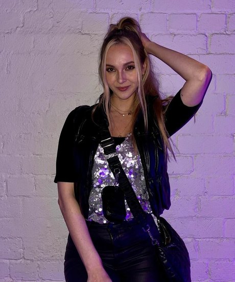 Fasffy Mega Dump pretty pornstar pictures