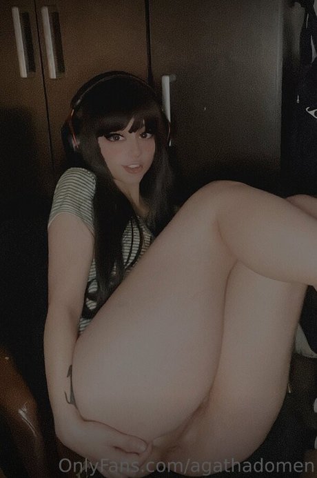 Agathadomenok adult model picture