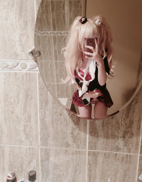 x meki hot model pictures