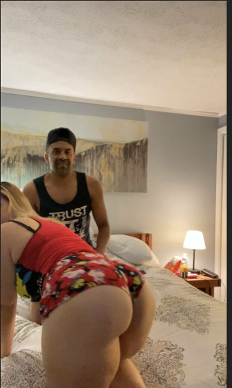 Angelmamii model perfect images