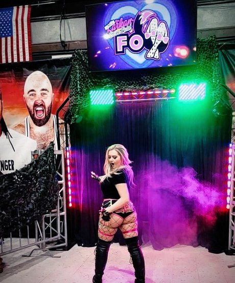 Larkan Danielle sexy model image