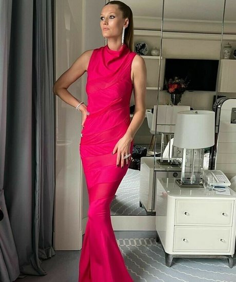 Toni Garrn pornographic star pics