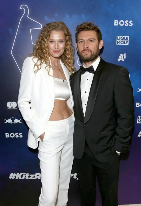 Toni Garrn model hd pic