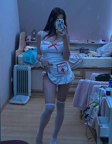 olhiia naked star img