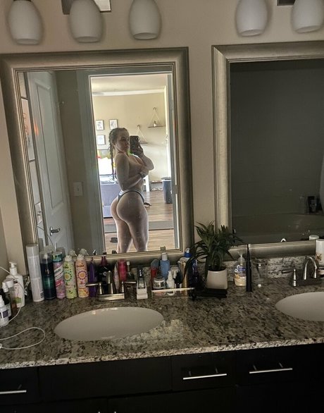 em098 model nude image