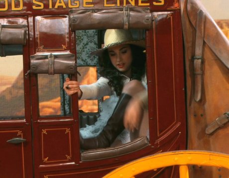 Molly Ephraim model nice pic