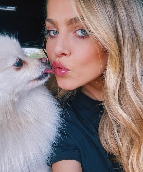 Anne Winters Profile pic