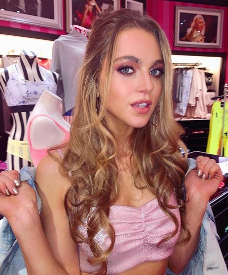 Anne Winters star best photos