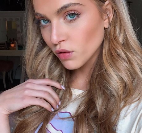 Anne Winters free star picture