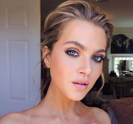 Anne Winters nude model photo