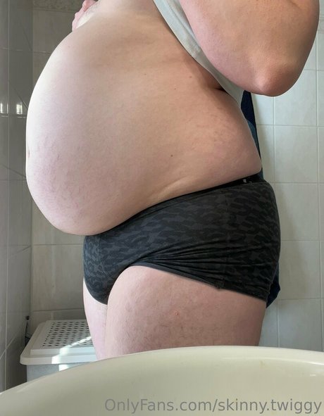 skinny twiggy nude actress photo