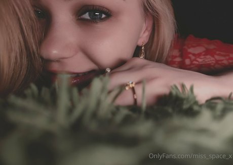 miss space x actress photo