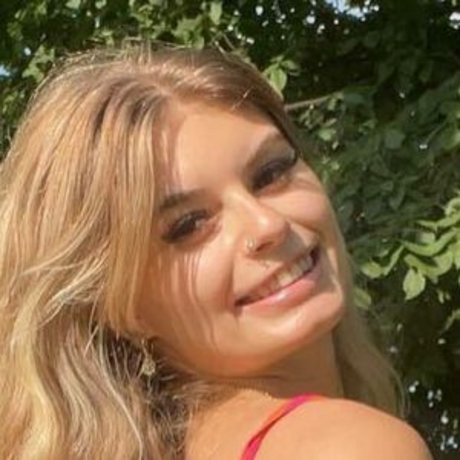 Arie Calli naked pornstar images