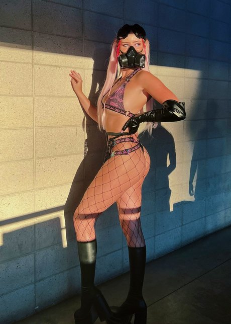 Kelsey Remige adult model photo