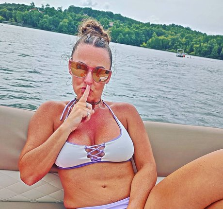 Baddie2thebone model art img