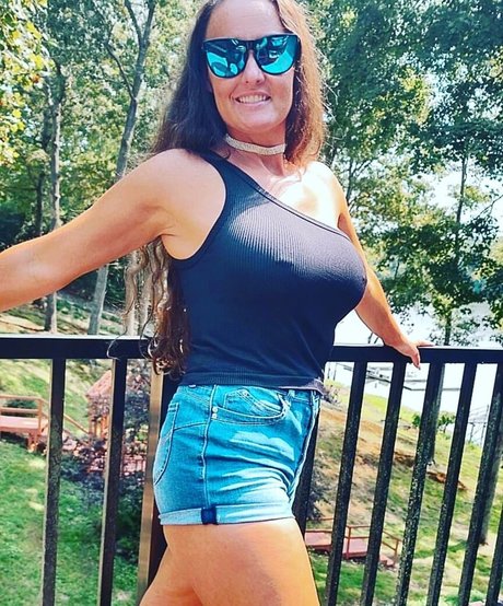 Baddie2thebone star art photos