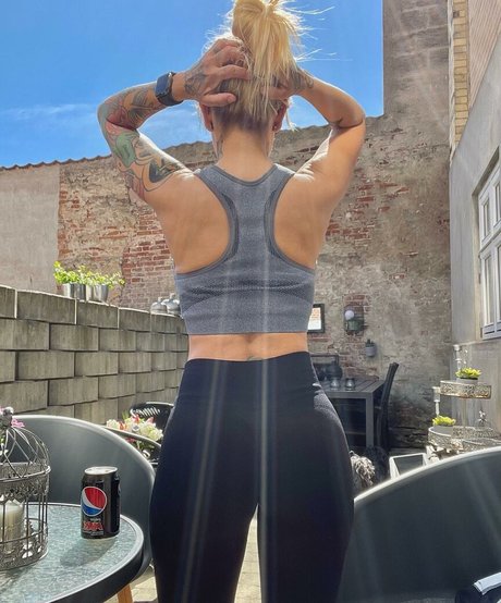 Winnie Nielsen model nice img