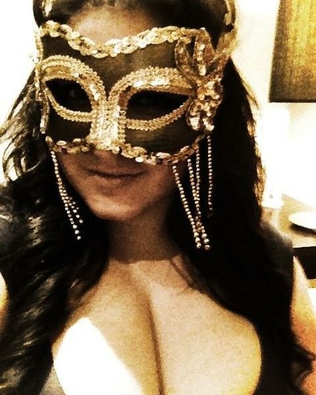 Yasmin Disney naked model images