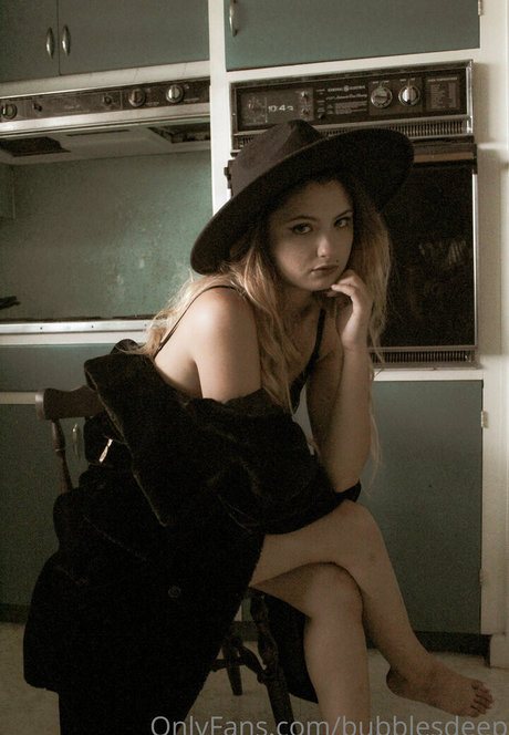 bubblesdeep model sexy picture