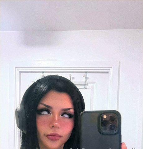 laurawaifuu hd star gallery