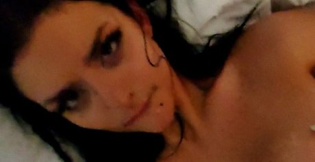 laurawaifuu sexy star photo