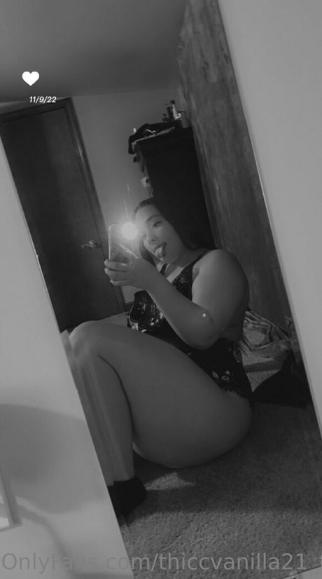 thiccvanilla21 free erotic model pictures