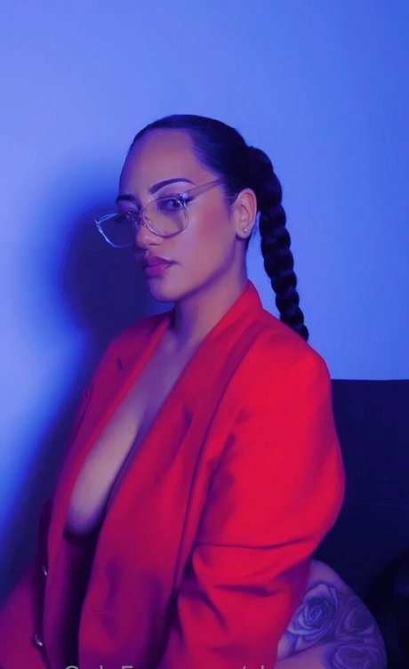 sham rose w art model photos