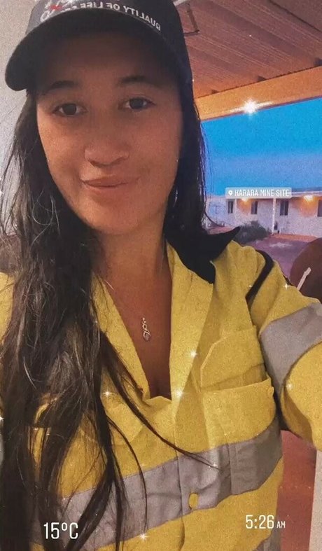 lyn ahayz star nudes gallery