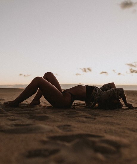 Sarah Senecal naked star image