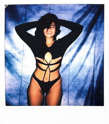 Sienna Mae Gomez naked actress images