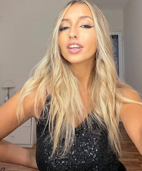 BustyAna pornstar hd pic