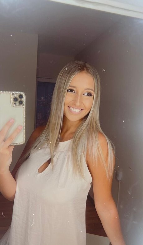 BustyAna pornstar nude pics