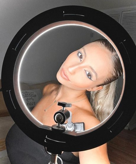 BustyAna star exclusive pictures