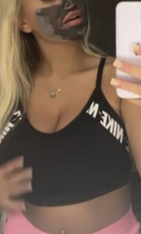 Shauni Scanlan naked star photo