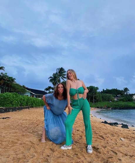 Charlotte Bregman art star pics