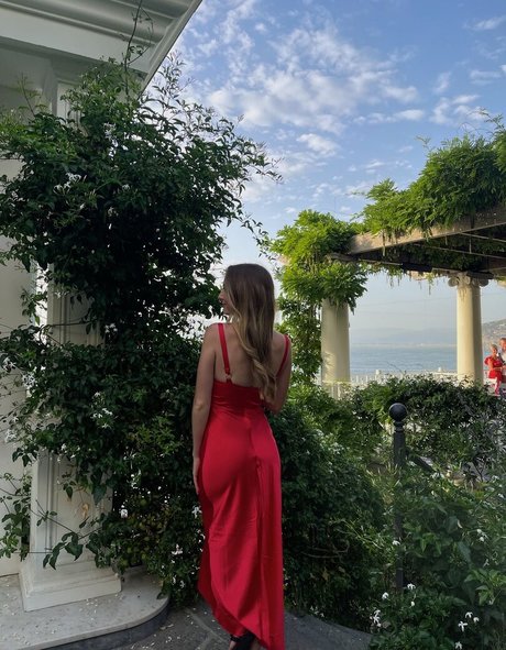 Charlotte Bregman pornographic model picture