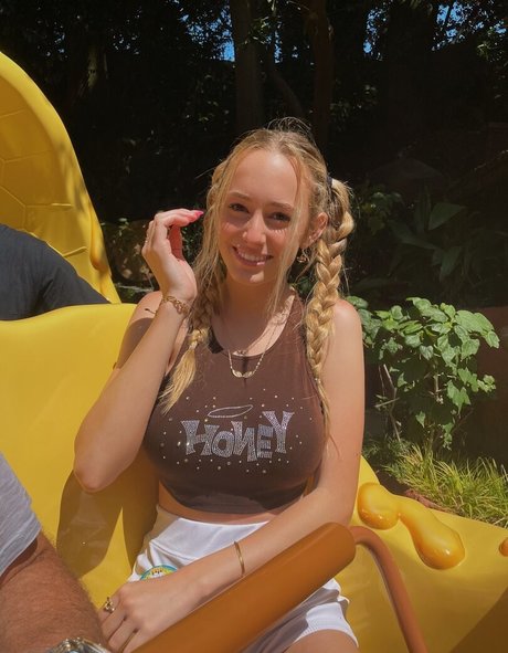 Charlotte Bregman sex actress photo