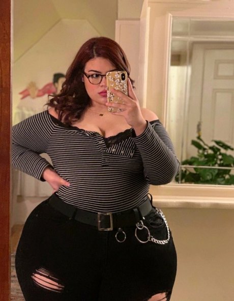 SoftestPear pretty model pics