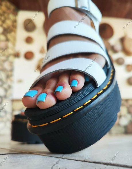 atomictoez top model image