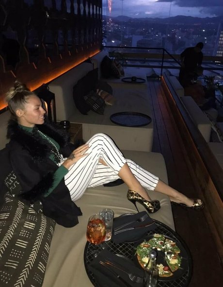 pale teen onlyfans beautiful pics