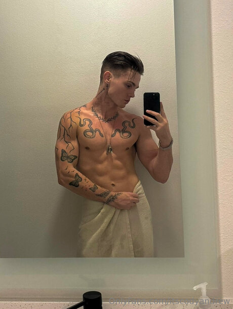 itscodyandrew star nude image