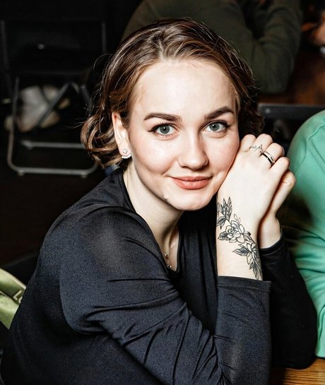 Regina Rodnova pornstar sexy pics